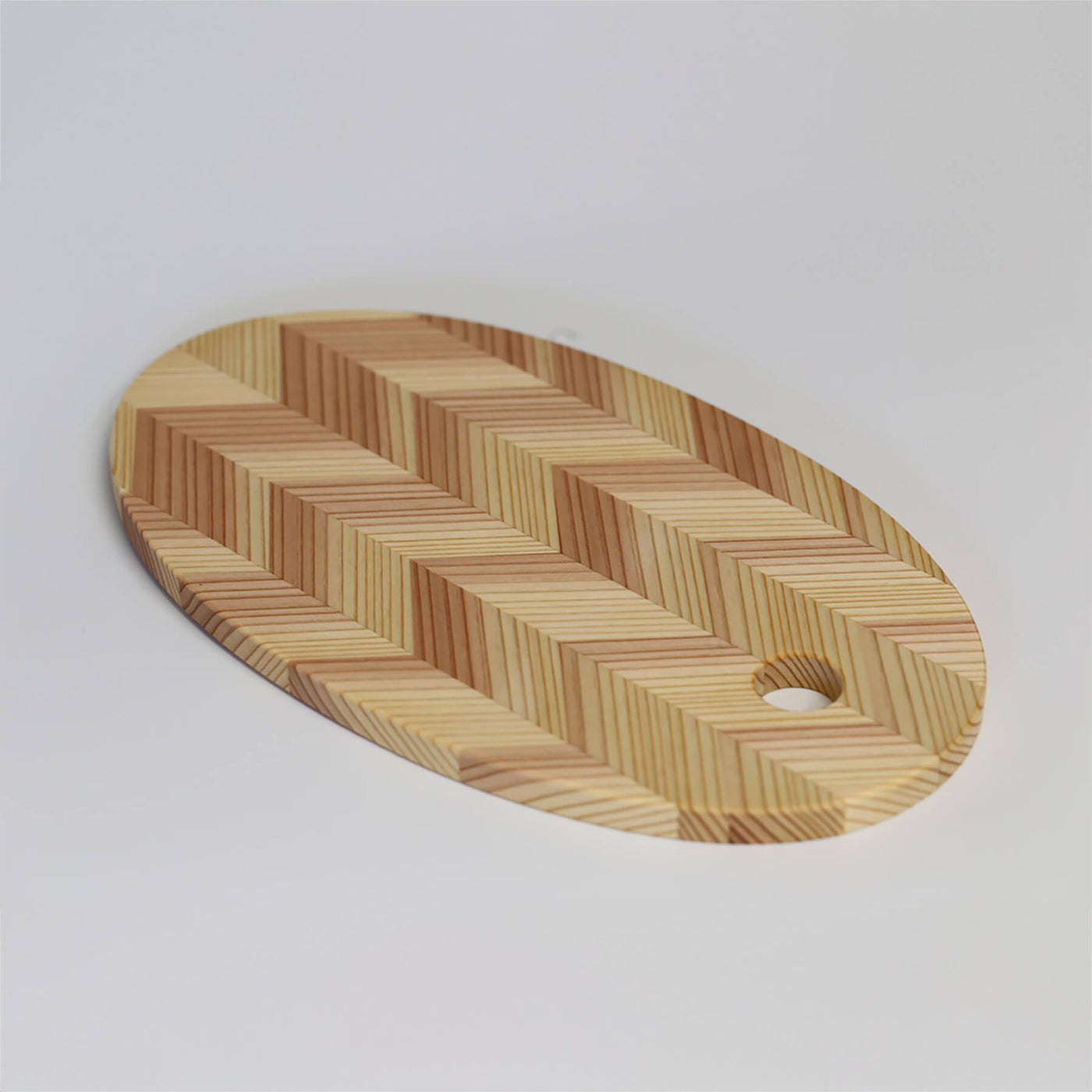 東濃杉自然木のカッティングボード（オーバル）  240×140× t10ｍｍ